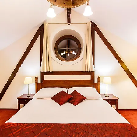 Отель Bankov 4*