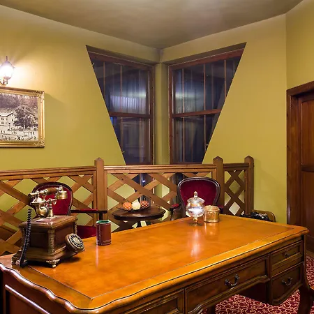 Отель Bankov 4*